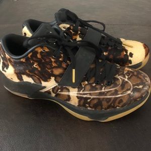 KD 7  LONGHORN STATE. SIZE 9